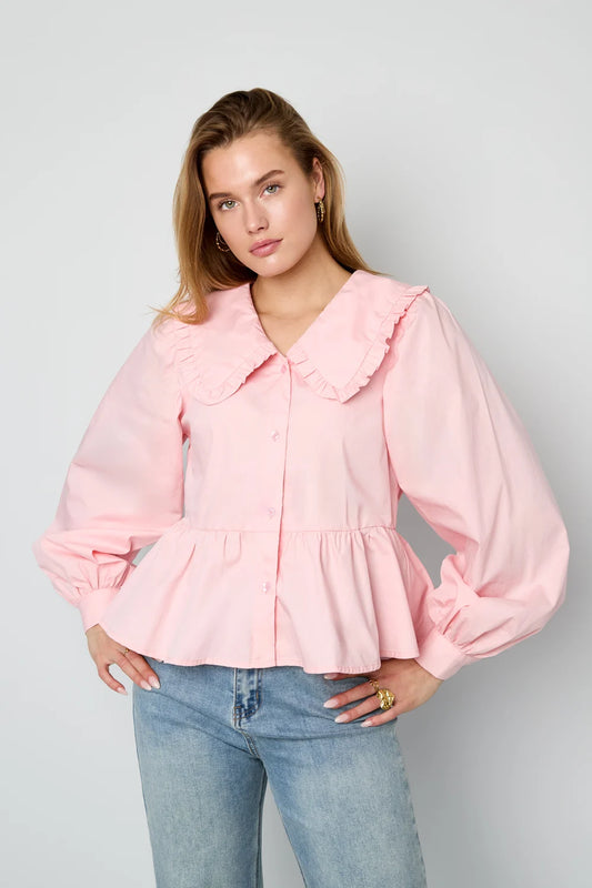 Baby roze dames blouse met grote kraag voorkant