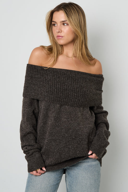 Off the shoulder basic trui