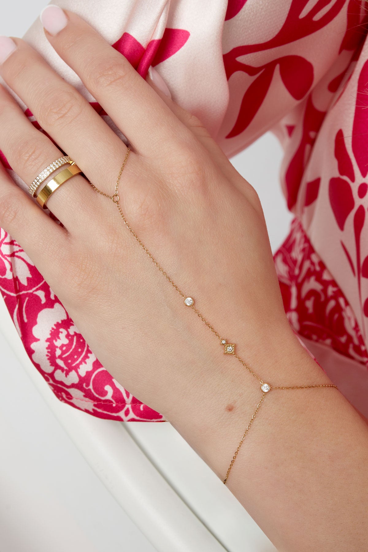 Gouden Sparkle Handchain met Steentjes