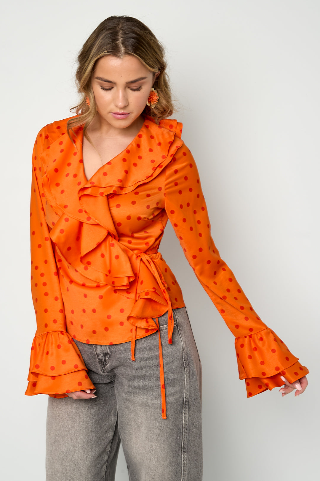 Oranje polkadot wikkelblouse met ruffles 