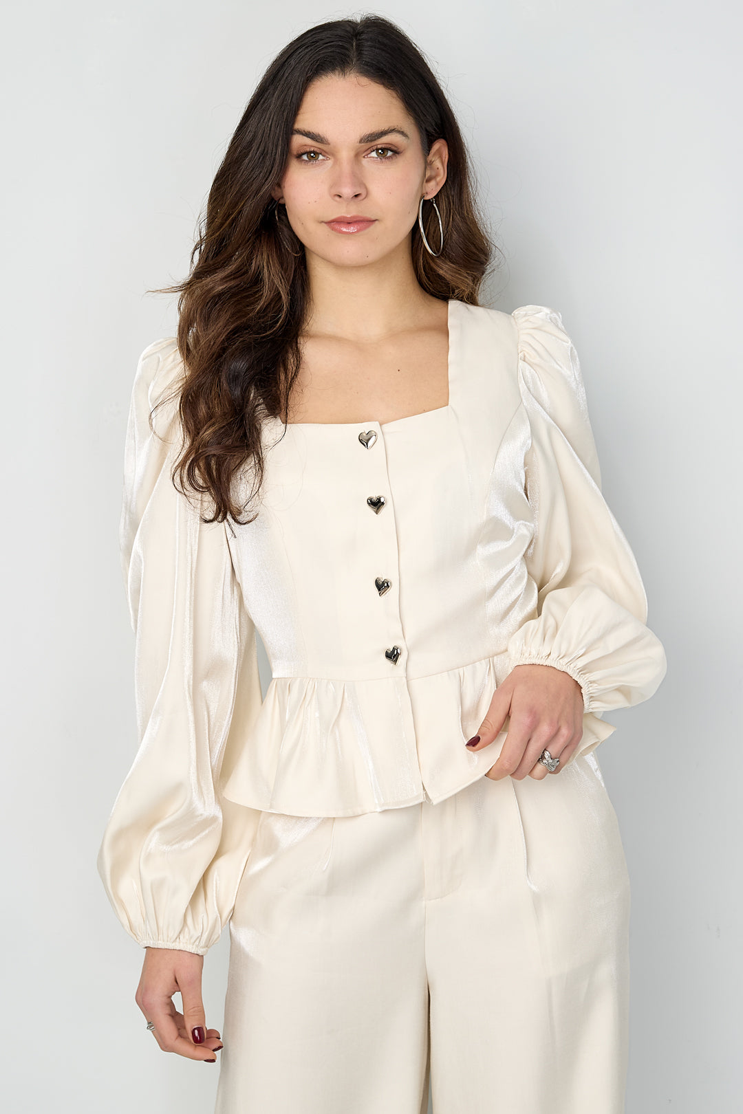 Witte top met pofmouwen voor Valentijnsdag