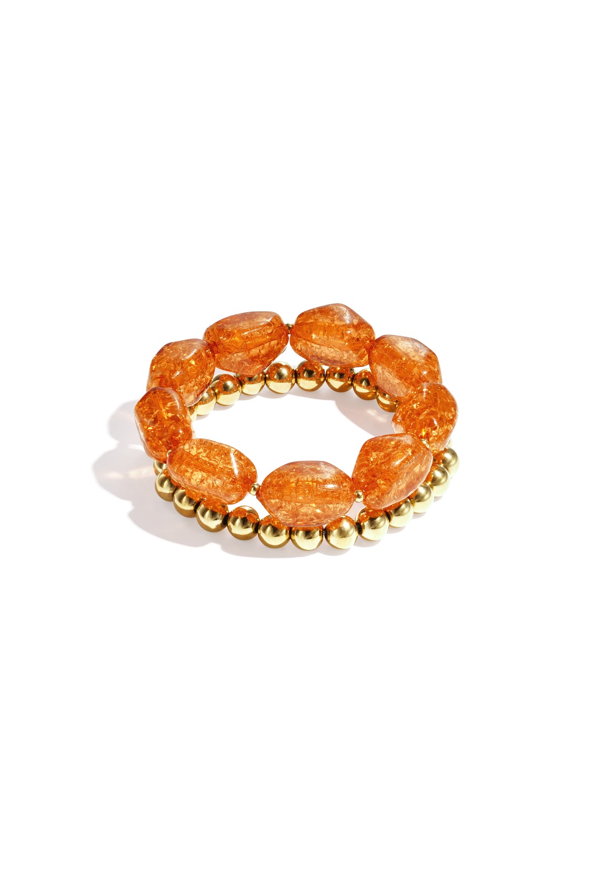 Set van twee kralenarmbanden met oranje kralen en goudkleurige details