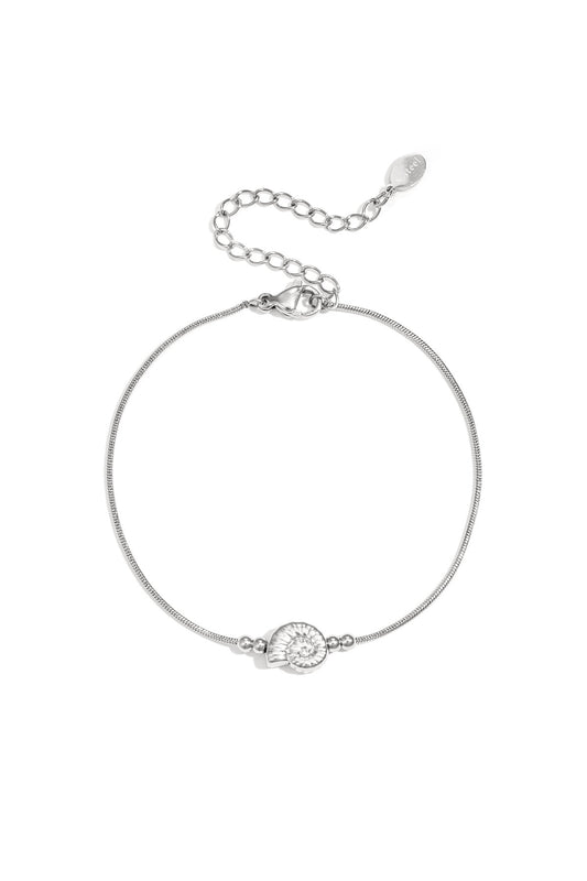 Minimalistische armband met spiraalschelp