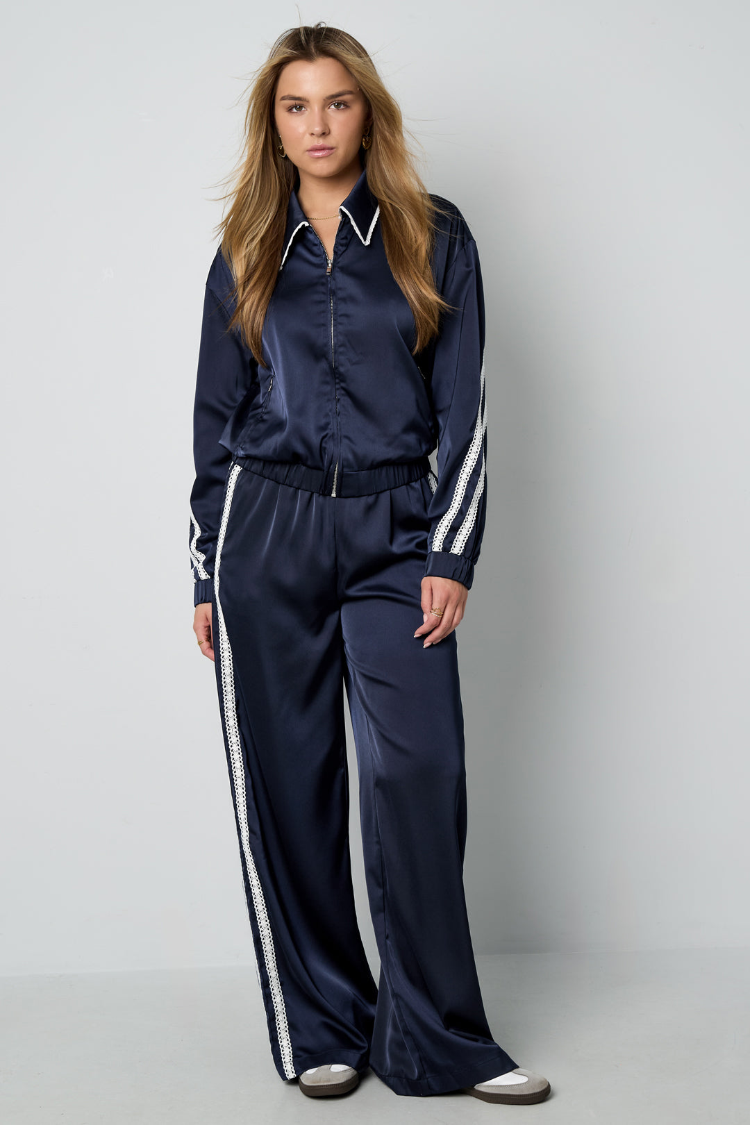 Sportief jasje met satijnen look