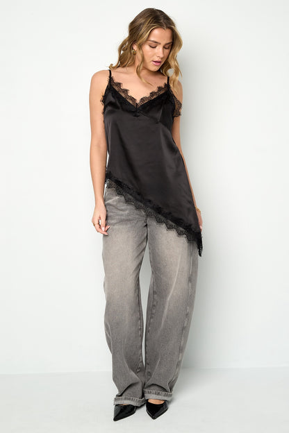 Asymmetrische zwarte top met kant detail