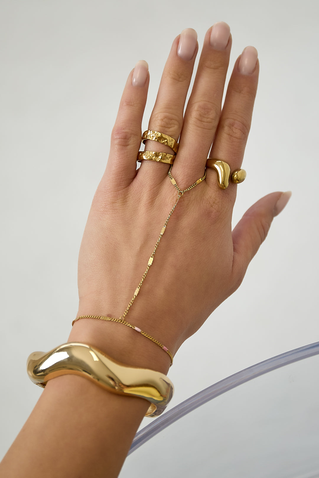 Hand chain met streepjes patroon