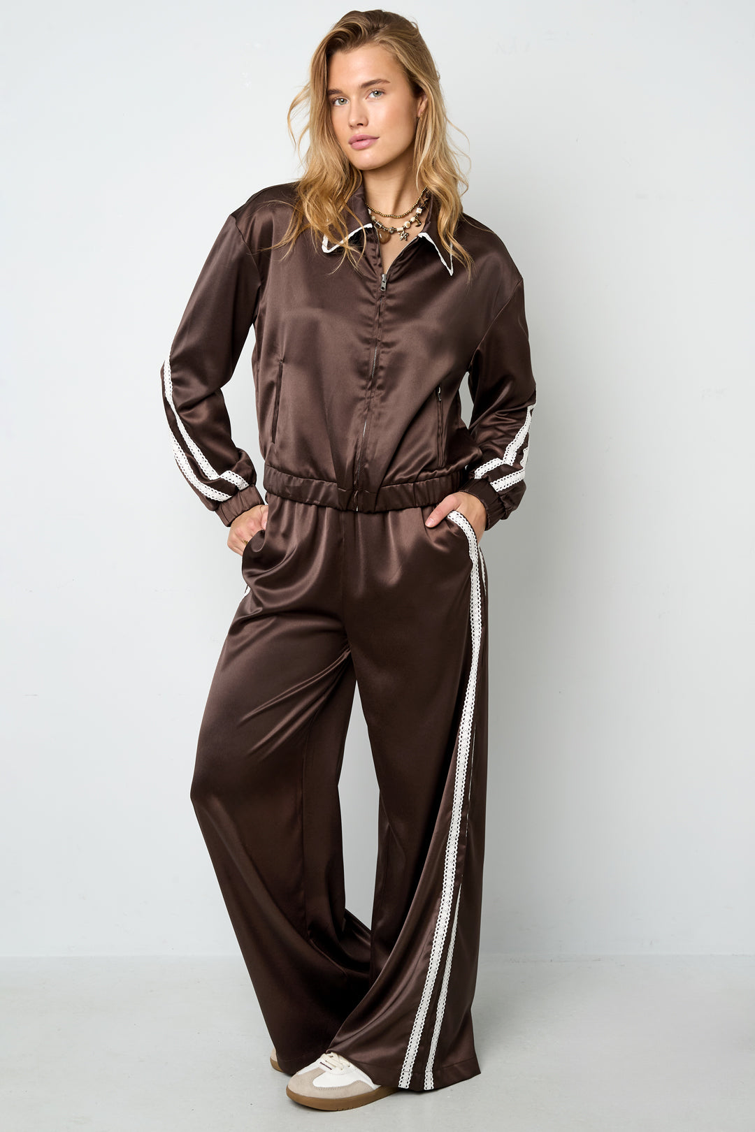 Satijnlook broek met wijde pijpen 