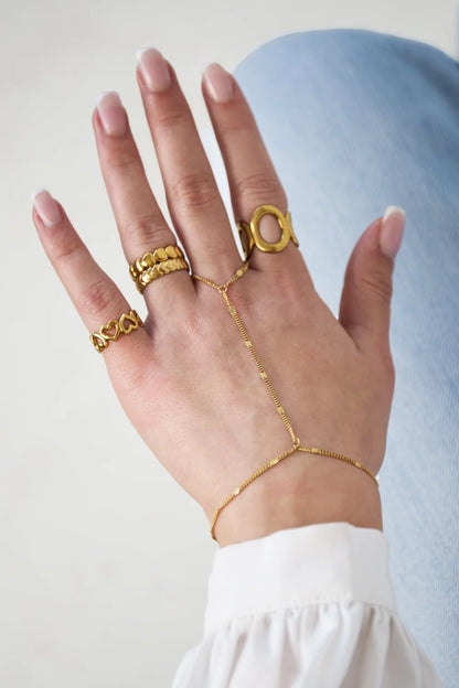 Hand chain bracelet with fine links