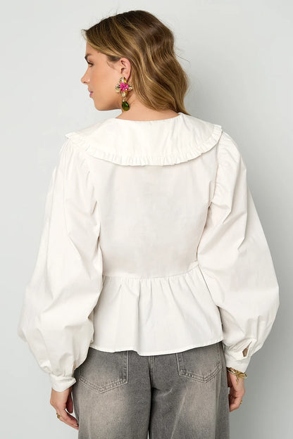 Katoenen blouse met grote kraag.