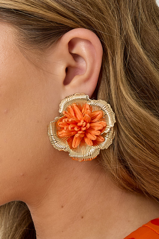 Oranje raffia bloemen oorbellen met 3D bloem - Koningsdag

